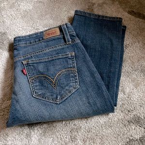 LEVI’S 524 too super low. Medium wash blue jeans, size 7 long.